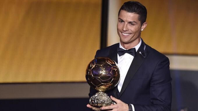 Ronaldo đã có năm Quả Bóng Vàng, các năm 2008, 2013, 2014, 2016, 2017 - kém Messi hai danh hiệu. Ảnh: Marca.