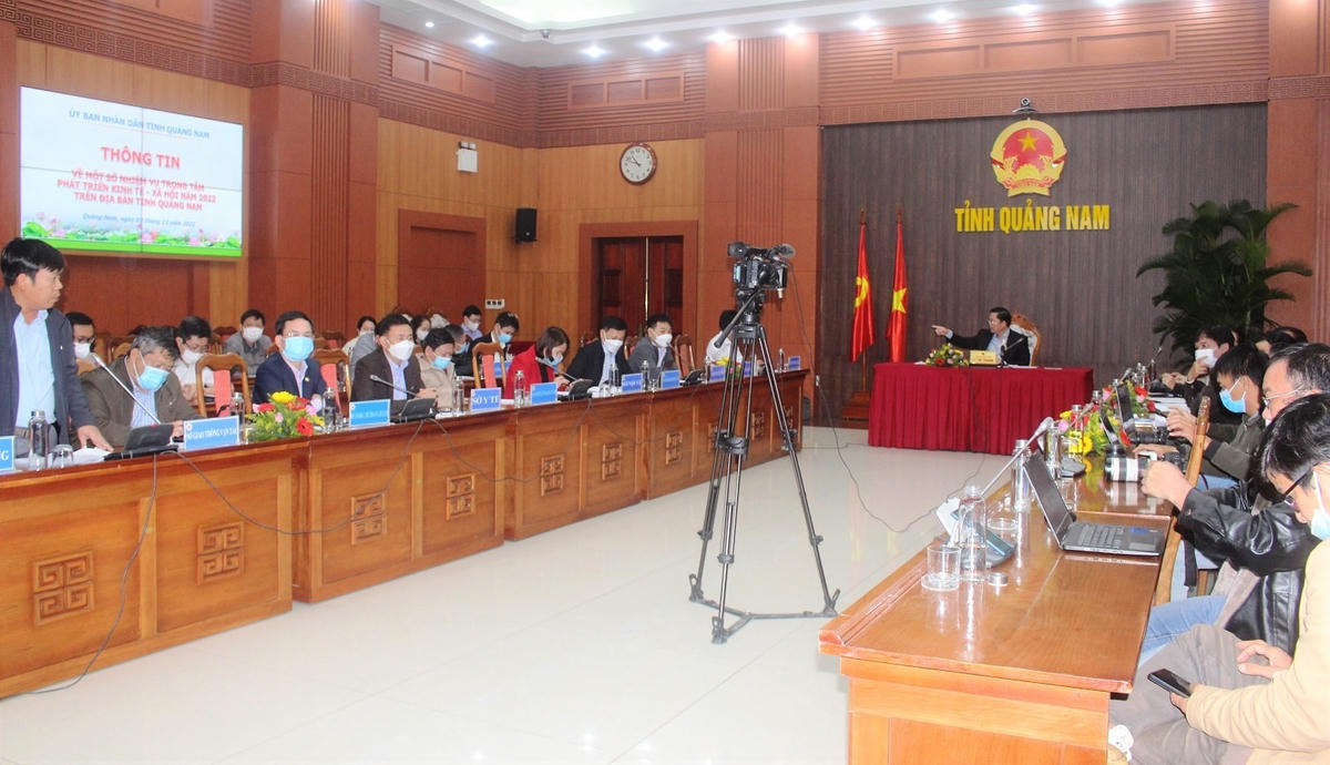 Quang cảnh buổi họp thông tin tình hình kinh tế- xã hội năm 2021.