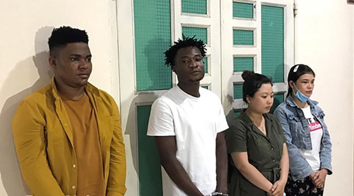 Các đối tượng bị truy tố (từ trái qua): Diallo Micheal; Agada Samuel; Cáp Xuân Thùy và Bùi Thị Nghi. Ảnh: CTV.