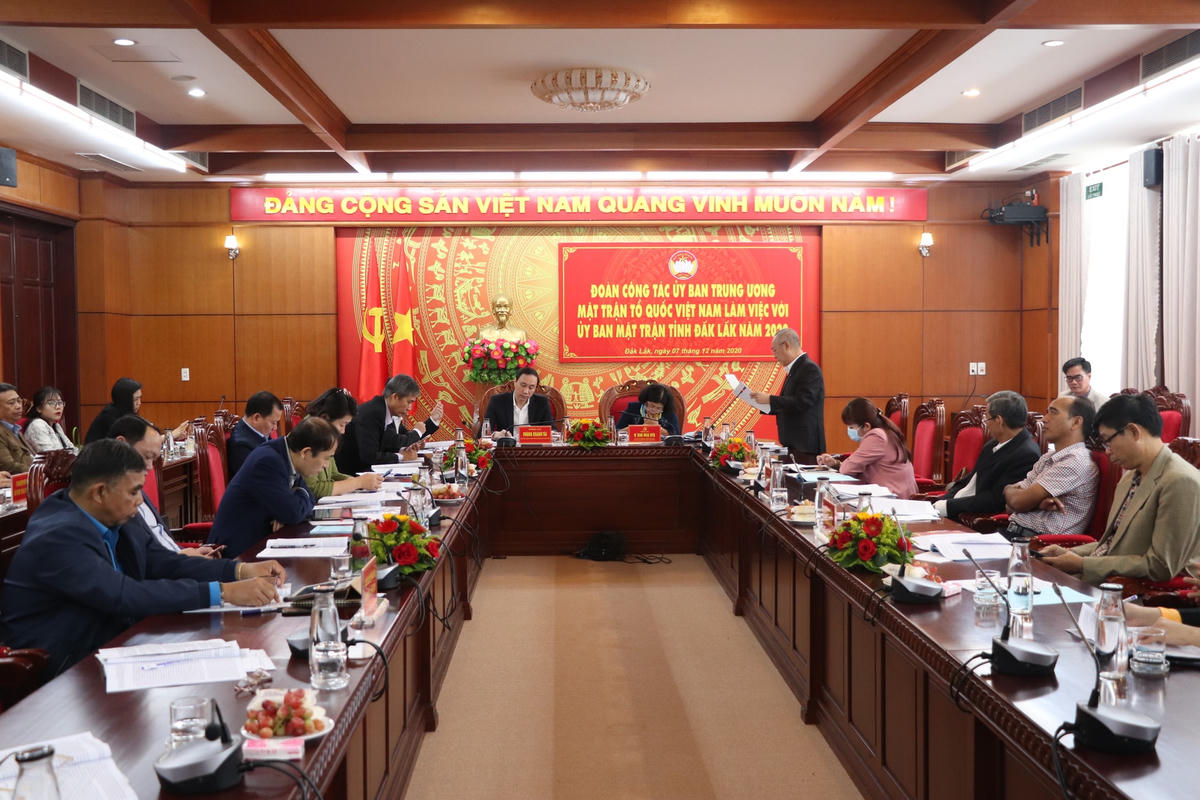 Quang cảnh buổi làm việc.