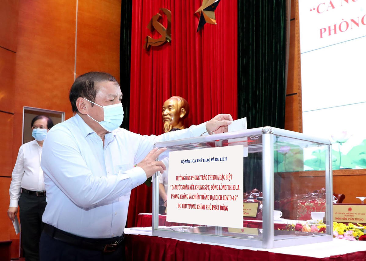 Bộ VHTTDL quyên góp ủng hộ các văn nghệ sĩ, huấn luyện viên gặp khó khăn do tác động của Covid-19