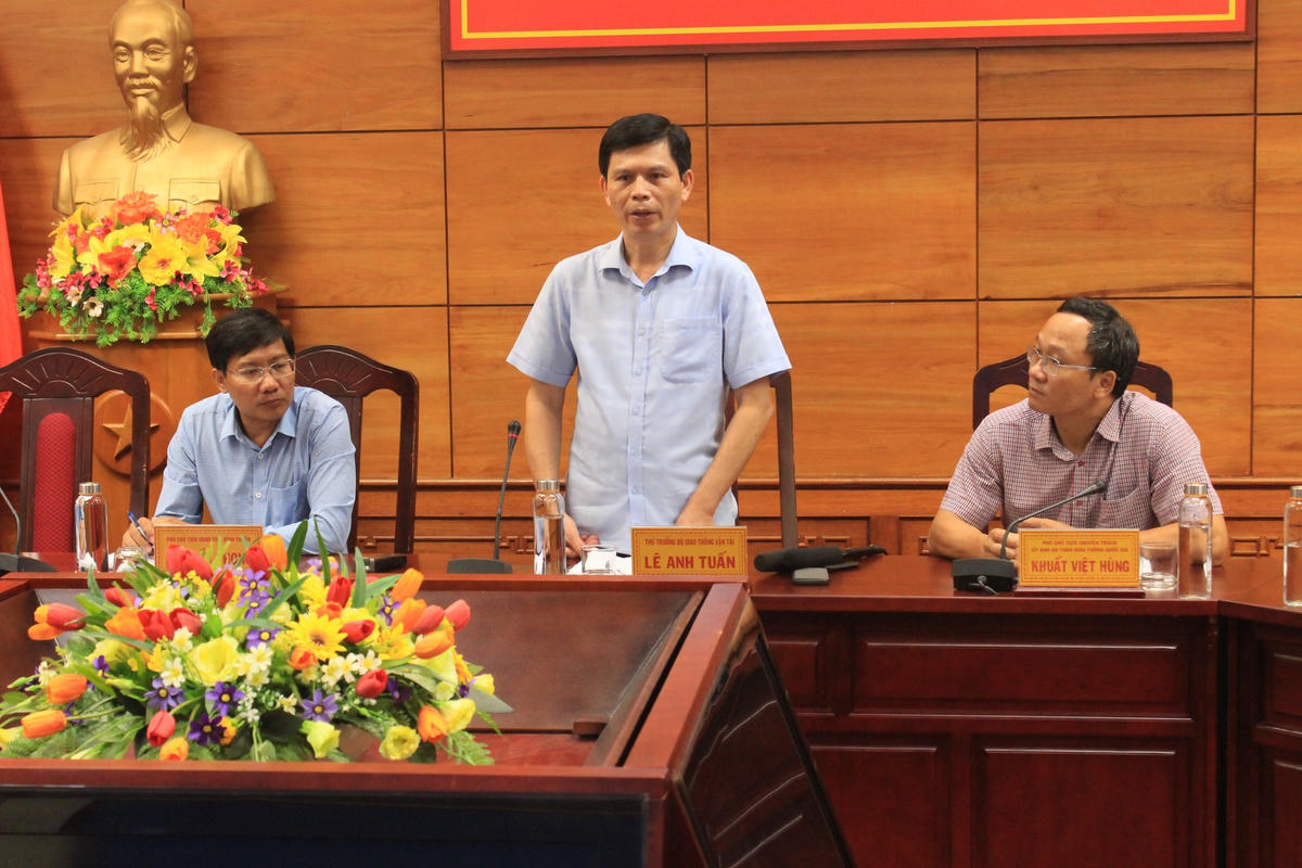 Ông Lê Anh Tuấn, Thứ trưởng Bộ Giao thông Vận tải phát biểu tại cuộc họp.