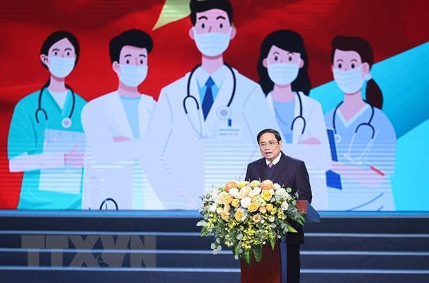 Thủ tướng Phạm Minh Chính phát biểu động viên, tôn vinh lực lượng ngành y tế. (Ảnh: Dương Giang/TTXVN).