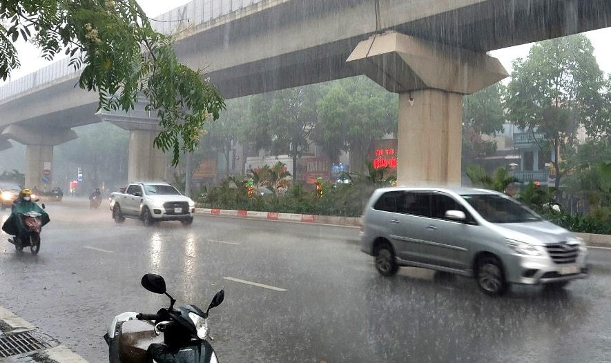 Hà Nội có mưa rào và dông, gió giật mạnh