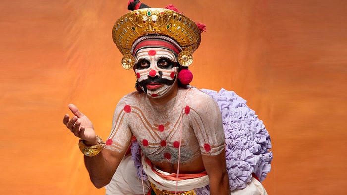 Hài kịch Chakyarkoothu, nghệ thuật xưa nhất Kerala. Ảnh: CNN.