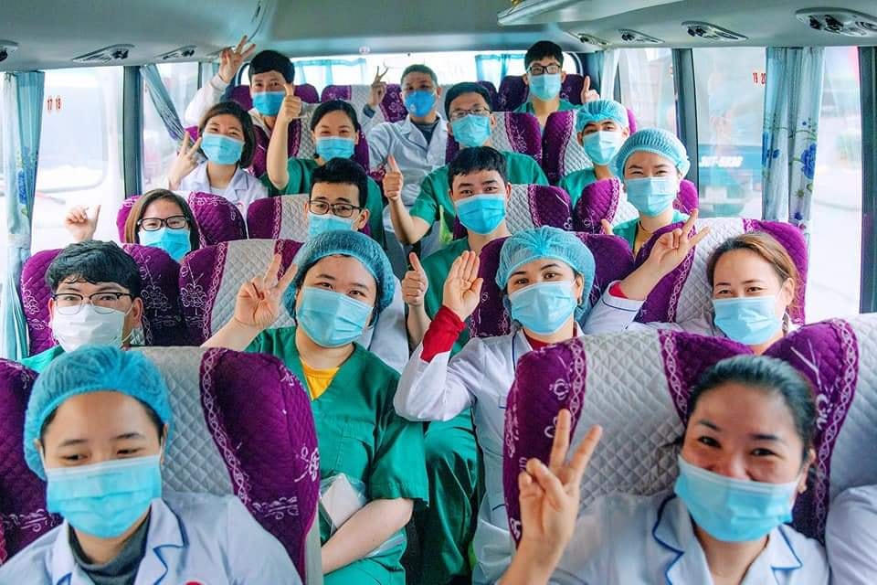 Lực lượng y tế lên đường đến thị xã Đông Triều, Quảng Ninh thực hiện nhiệm vụ. Nguồn: Sở TT&TT tỉnh Quảng Ninh.