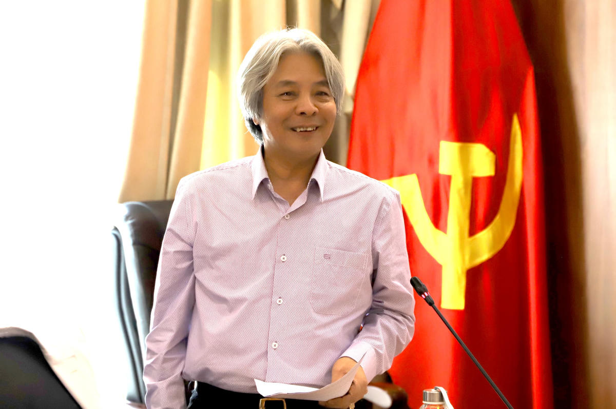 GS.TS. Võ Khánh Vinh, nguyên Phó Chủ tịch Viện Hàn lâm KHXH Việt Nam phát biểu tại Hội thảo.