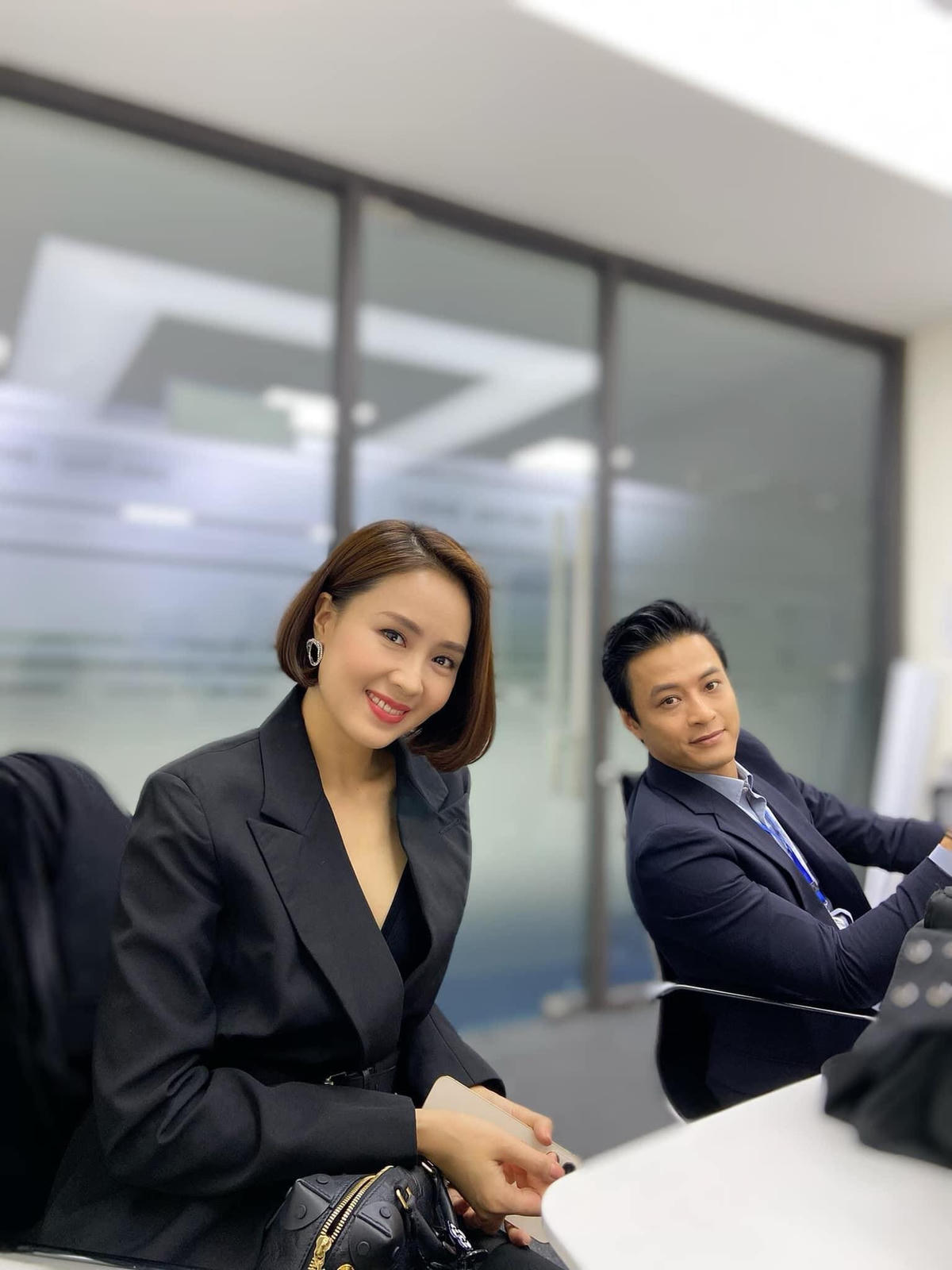Hồng Đăng – Hồng Diễm trong buổi họp báo ra mắt phim “Hướng dương ngược nắng”.