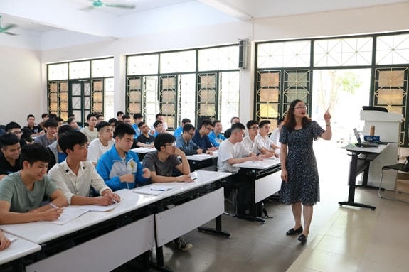 Bộ GDĐT yêu cầu các cơ sở đào tạo tạo điều kiện tối đa cho sinh viên năm cuối hoàn thành khóa học.