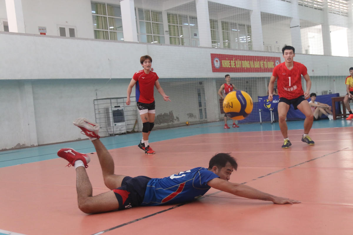 Một pha cứu bóng nhanh nhẹn của vị trí phòng thủ.