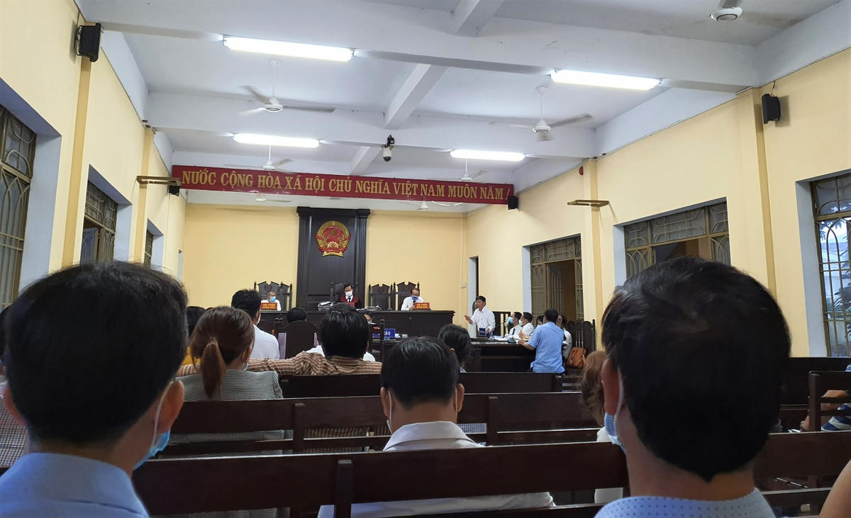 Quang cảnh TAND tỉnh Quảng Nam xét xử 5 bị cáo.