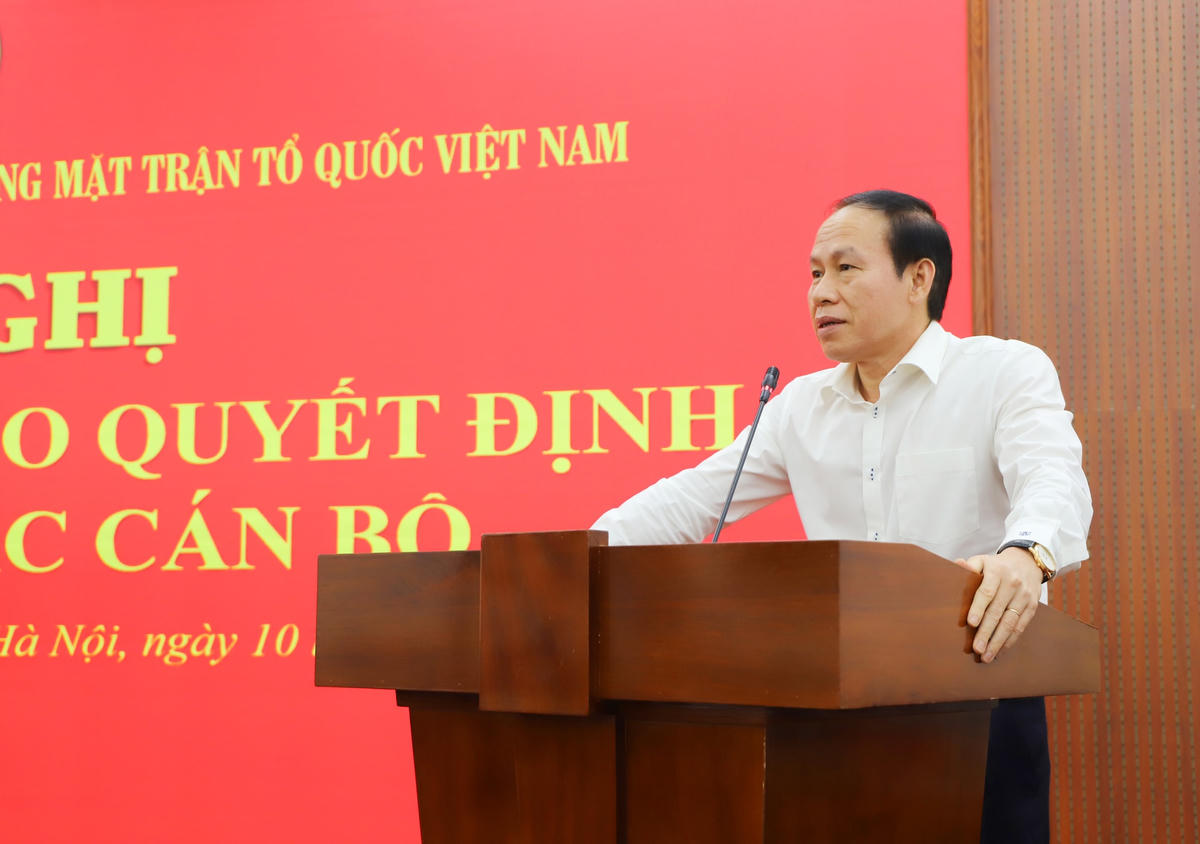 Phó Chủ tịch - Tổng Thư ký Lê Tiến Châu phát biểu tại Hội nghị.