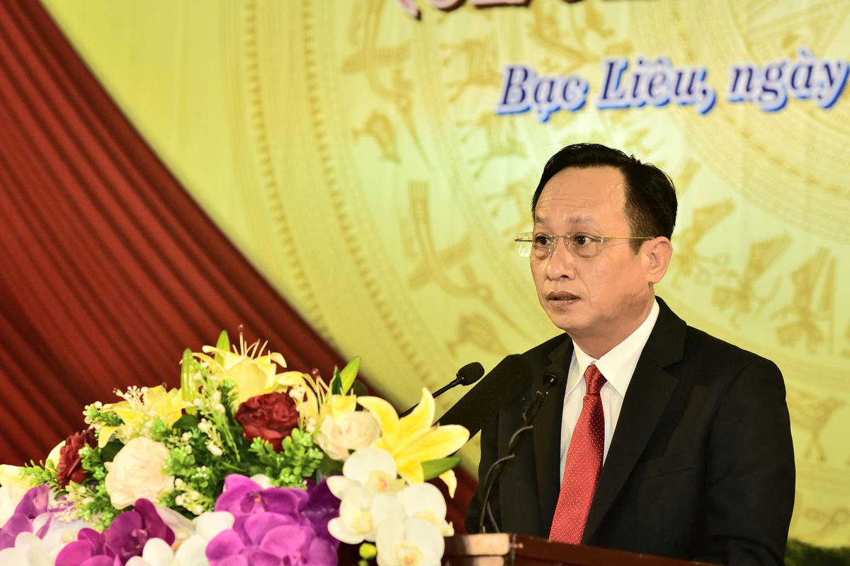 Chủ tịch UBND tỉnh Bạc Liêu Phạm Văn Thiều phát động phong trào thi đua cao điểm lập thành tích kỷ niệm 25 năm tái lập tỉnh Bạc Liêu.