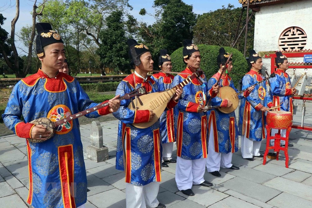 Biểu diễn nhã nhạc cung đình Huế tại sân điện Thái Hòa. (Ảnh: Đỗ Trưởng/TTXVN).