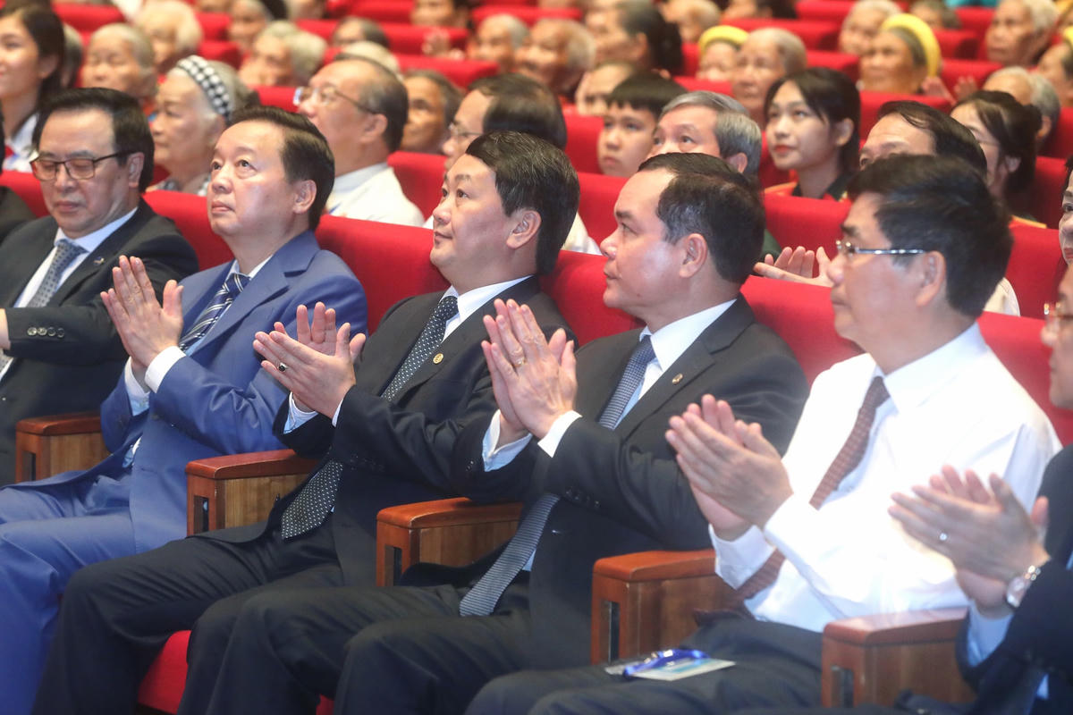 Các đại biểu dự buổi gặp mặt. Ảnh: Quang Vinh. 