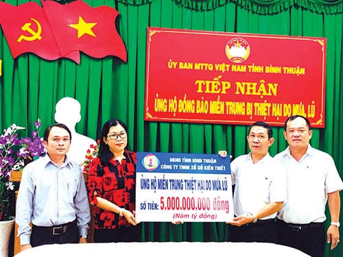 Ủy ban MTTQ Việt Nam tỉnh Bình Thuận, tiếp nhận 5 tỷ đồng từ công ty TNHH xổ số kiến thiết. 