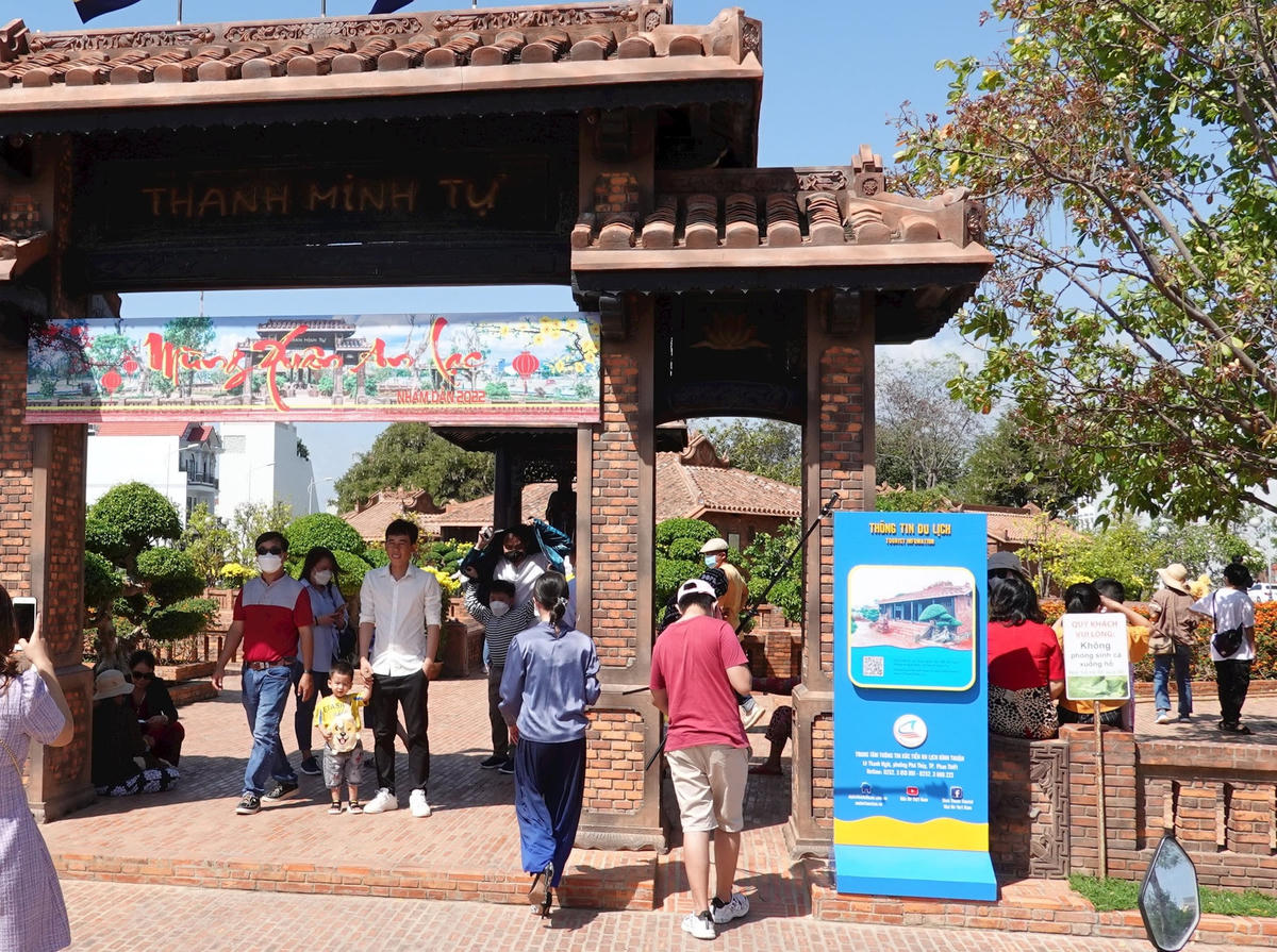 Du khách đến thăm quan tỉnh Bình thuận, ngày đầu năm mới.