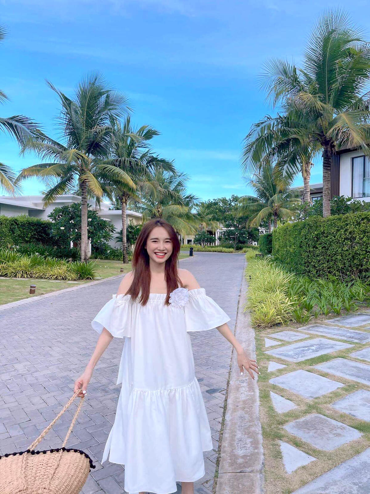 Nhã Phương trẻ trung, tươi tắn như gái đôi mươi dù vẫn bị cho là quá gầy.
