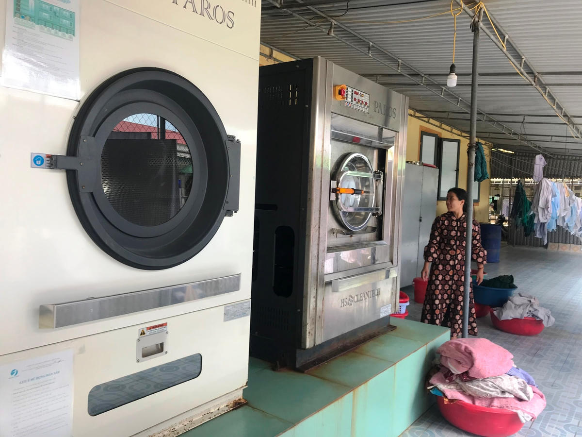 Bộ máy giặt, máy sấy tại Bệnh viện đa khoa huyện Đức Thọ được thổi từ hơn 500 triệu đồng lên 3 tỷ đồng.