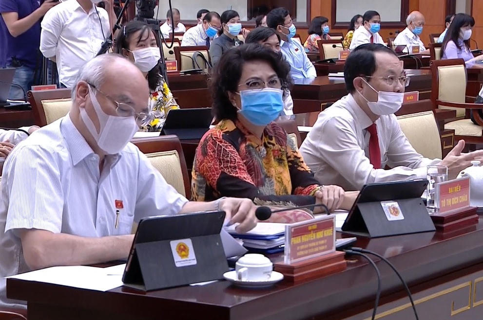 Đại biểu tham dự kỳ họp vào sáng nay 8/12.