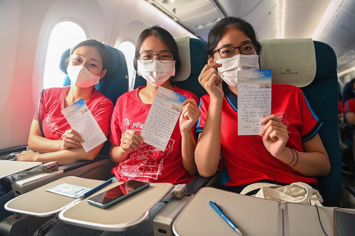 Sinh viên Đại học Y Hà Nội với tờ “Đơn xin tình” nguyện sẵn sàng nhiệm vụ hỗ trợ tỉnh Bình Dương.