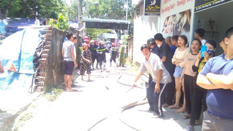 Cháy hai ngôi nhà liền kề gây thiệt hại nặng về tài sản