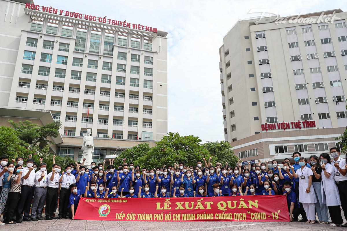 Đoàn quân lên đường với sự nhiệt huyết của tuổi trẻ. Ảnh: Quang Vinh. 