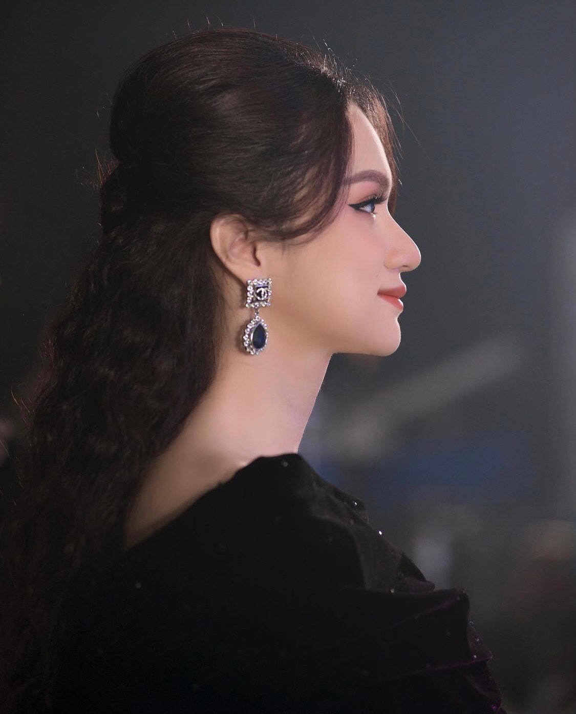 Hương Giang không ngừng hoàn thiện mình về nhan sắc, nhân cách và làm giàu cả tài năng. Trong thời gian này, Hoa hậu chuyển giới nhận được sự yêu thích nhiệt thành từ fan hâm mộ.