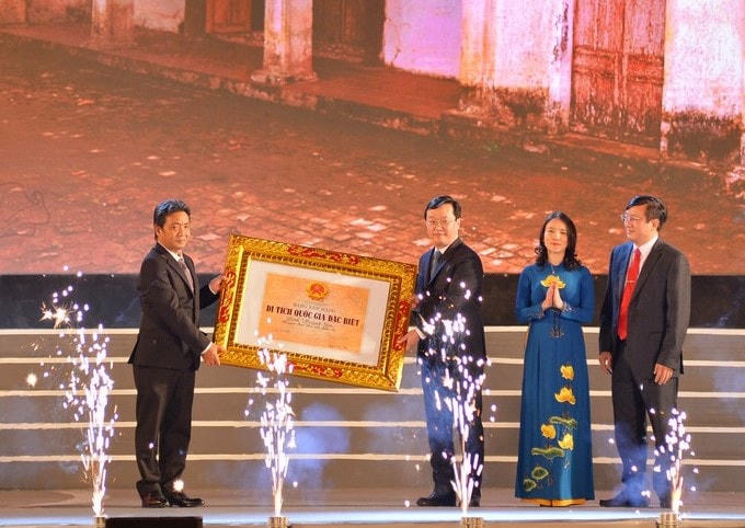 Đình Hoành Sơn, xã Khánh Sơn, huyện Nam Đàn được xếp hạng Di tích Quốc gia đặc biệt.