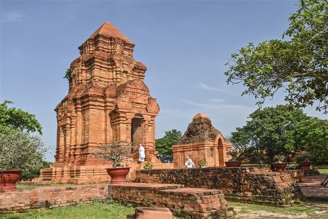 Tháp Pô Sah Inư của đồng bào Chăm. (Ảnh: Nguyễn Thanh/TTXVN).