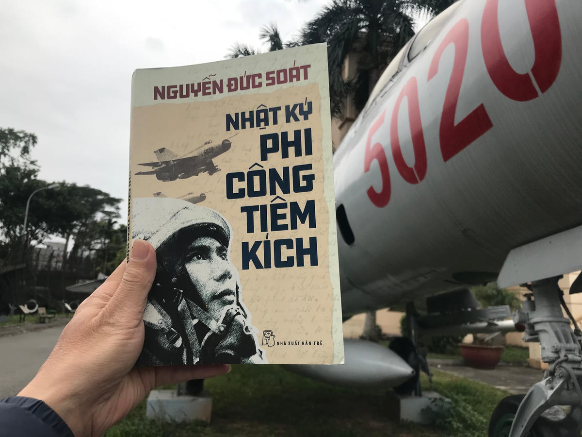 Cuốn “Nhật ký phi công tiêm kích” cung cấp cho độc gải nhiều câu chuyện của một thời.