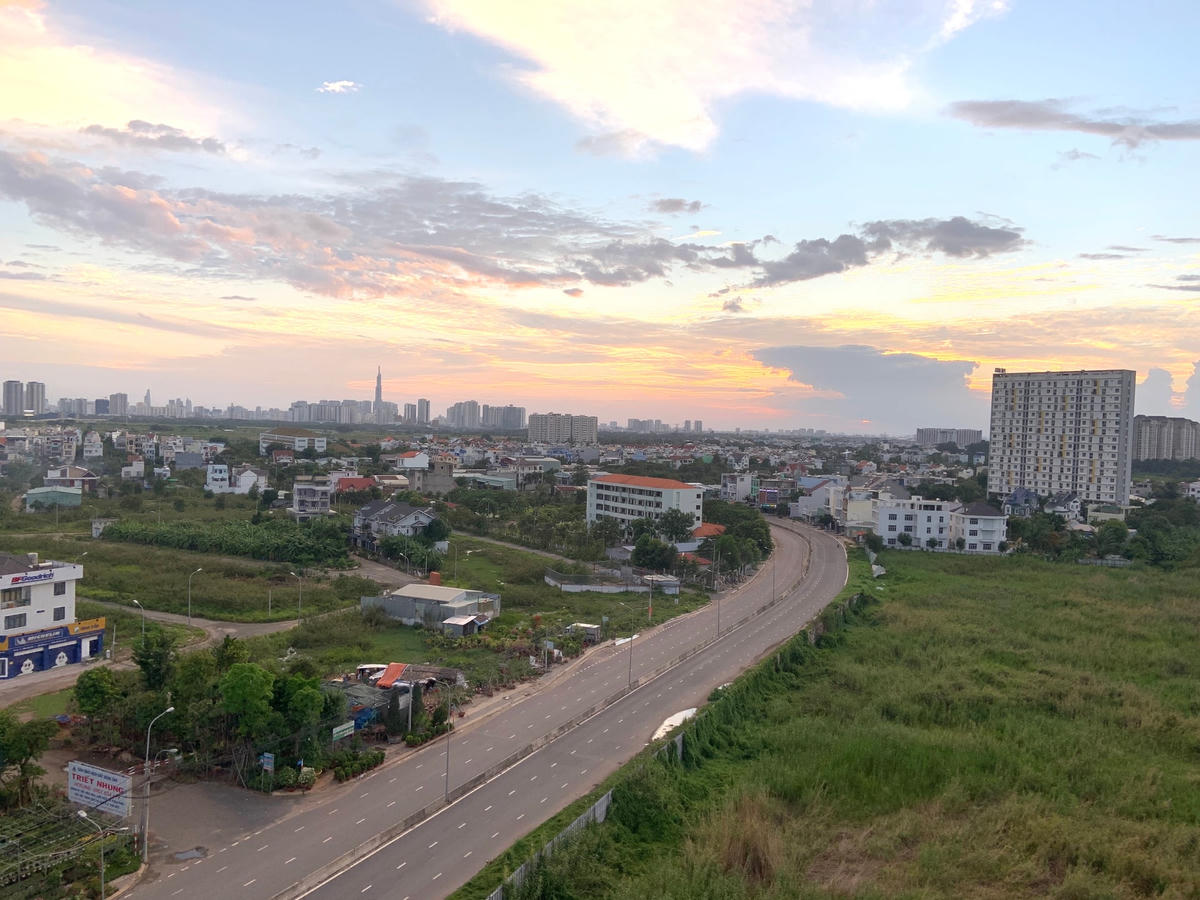 Đường Liên Phường TP Thủ Đức không còn bóng người từ lúc 18 giờ ngày 26/7.