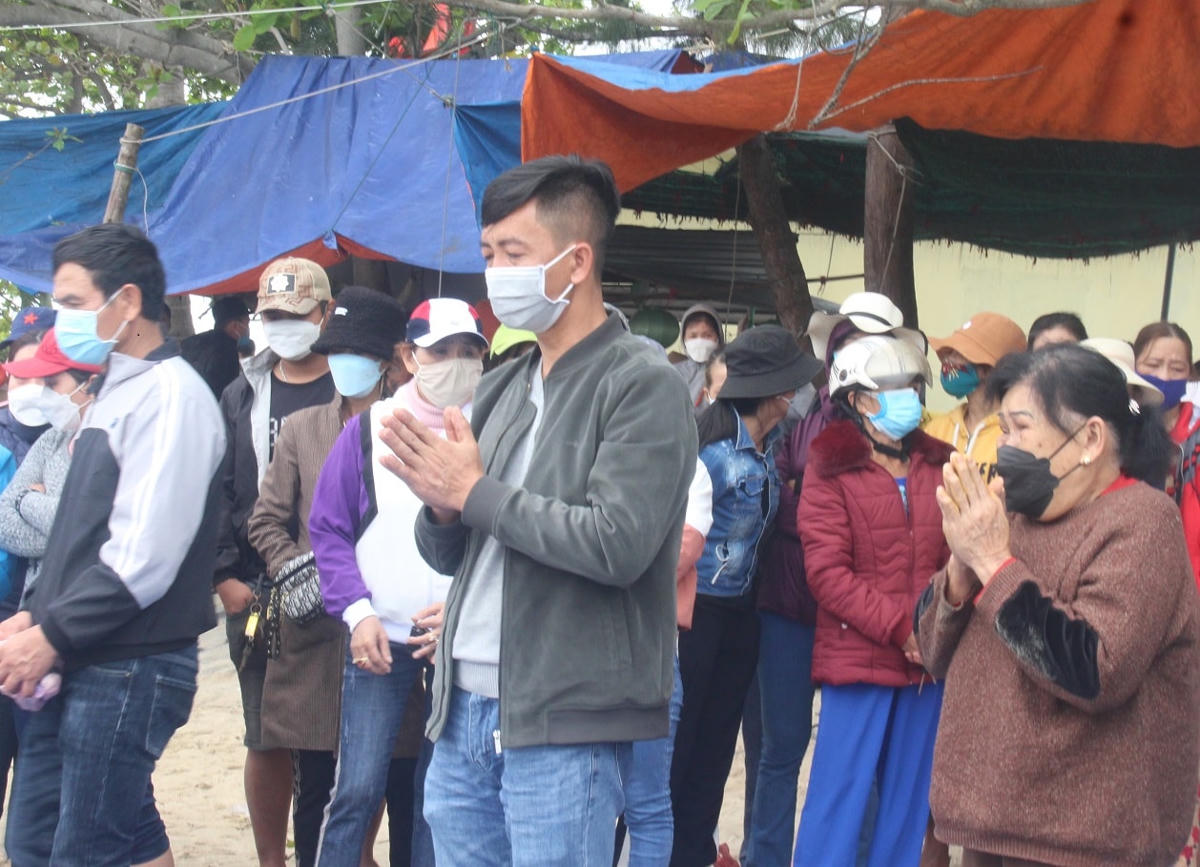 Anh Thiết cầu nguyện mong muốn sớm tìn thấy cháu Q.