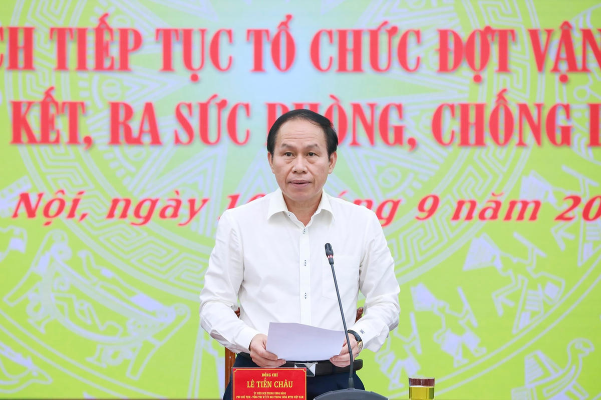 Phó Chủ tịch - Tổng Thư ký Lê Tiến Châu phát biểu tại Hội nghị.