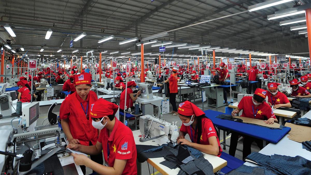 Dệt may vẫn nỗ lực vượt khó.