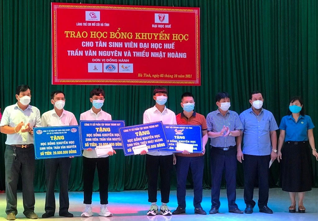 Khi trẻ mồ côi đỗ đại học