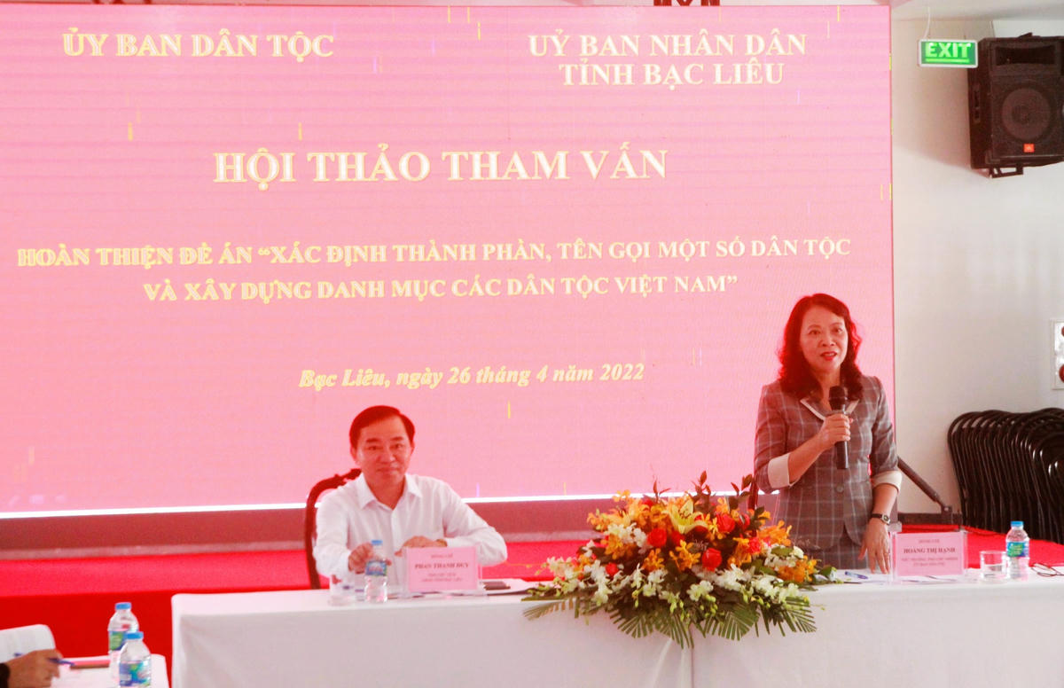 Thứ trưởng, Phó Chủ nhiệm UBDT Hoàng Thị Hạnh phát biểu tại Hội thảo tham vấn hoàn thiện Đề án “Xác định thành phần, tên gọi một số dân tộc và xây dựng danh mục các dân tộc Việt Nam”.