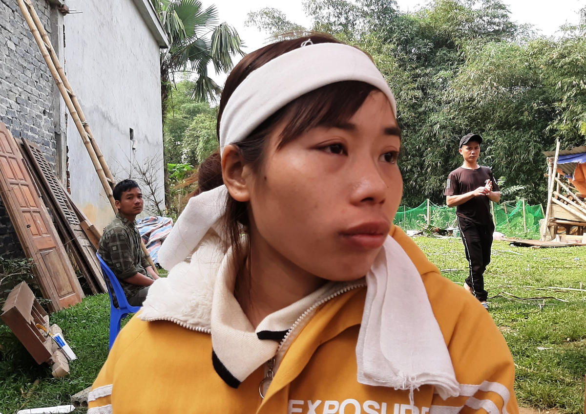 Chị Lê Thị Thủy  người may mắn thoát nạn vì con ốm nên về trước.