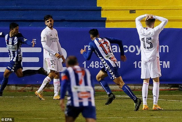 Juanan ấn định chiến thắng 2-1 chung cuộc cho Alcoyano và đưa đội bóng hạng Ba đi tiếp ở Cúp Nhà vua.