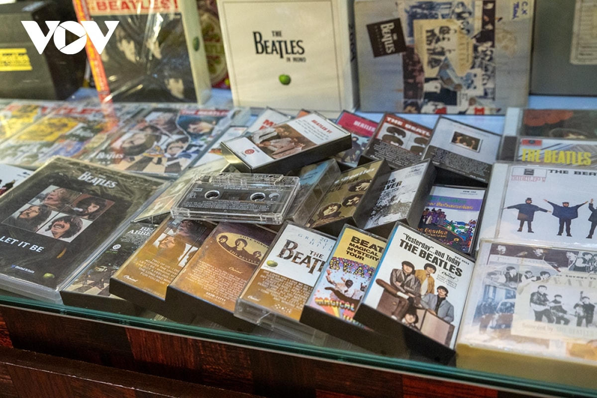 Khán giả phát cuồng vì MC Long Vũ, Anh Tuấn hát nhạc The Beatles