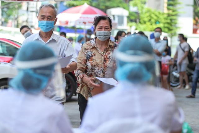 Hà Nội đang tiến hành xét nghiệm PCR cho tất cả những người dân trở về từ Đà Nẵng.