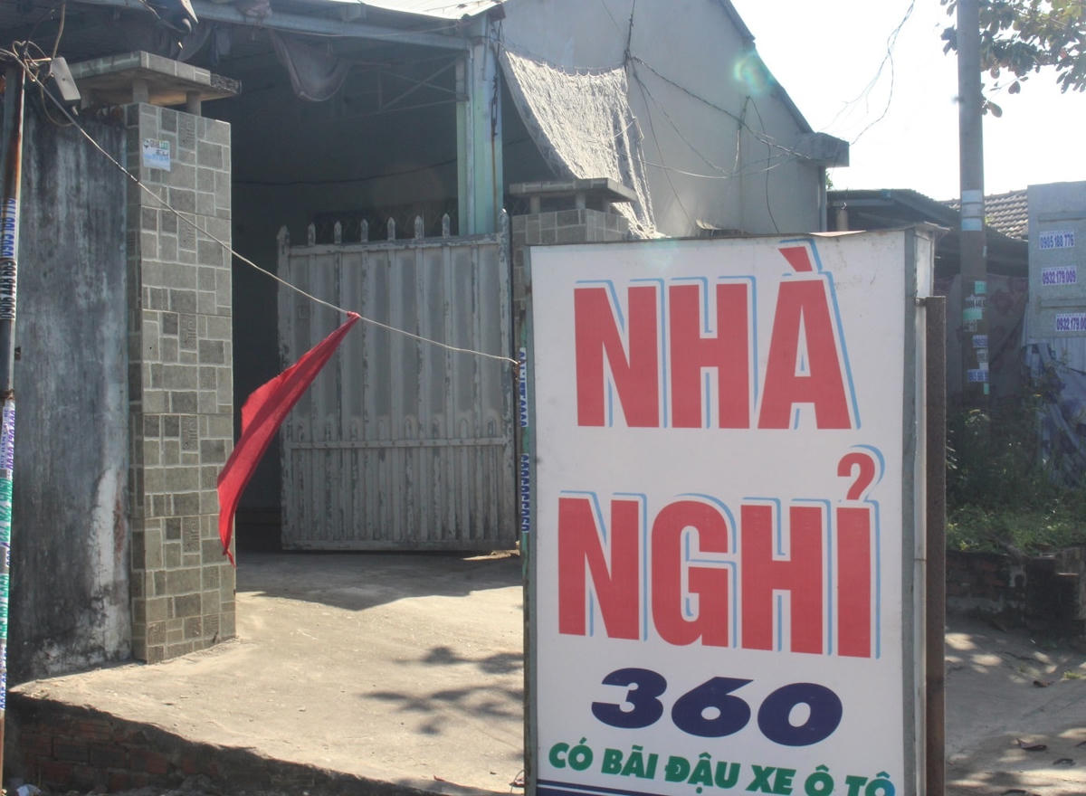 Nơi nhà nghỉ mà đối tượng Huỳnh Đắc Cường bị Công an bắt giữ.