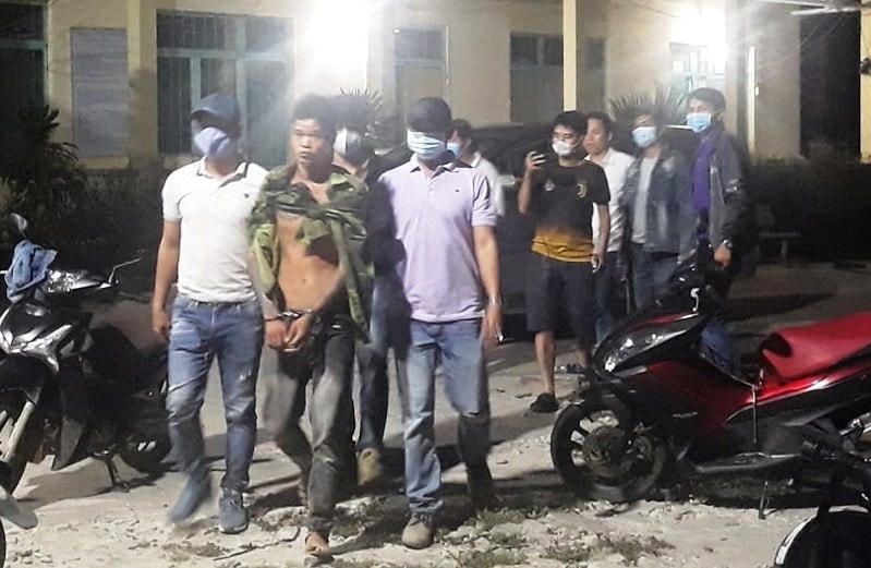 Lực lượng chức năng bắt đối tượng Lê Văn Hải.