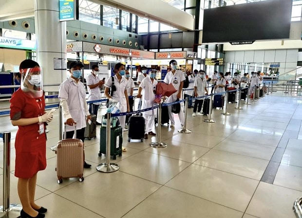 Rất đông các y bác sĩ đã tình nguyện tham gia lên đường vào Thành phố Hồ Chí Minh chống dịch Covid-19.