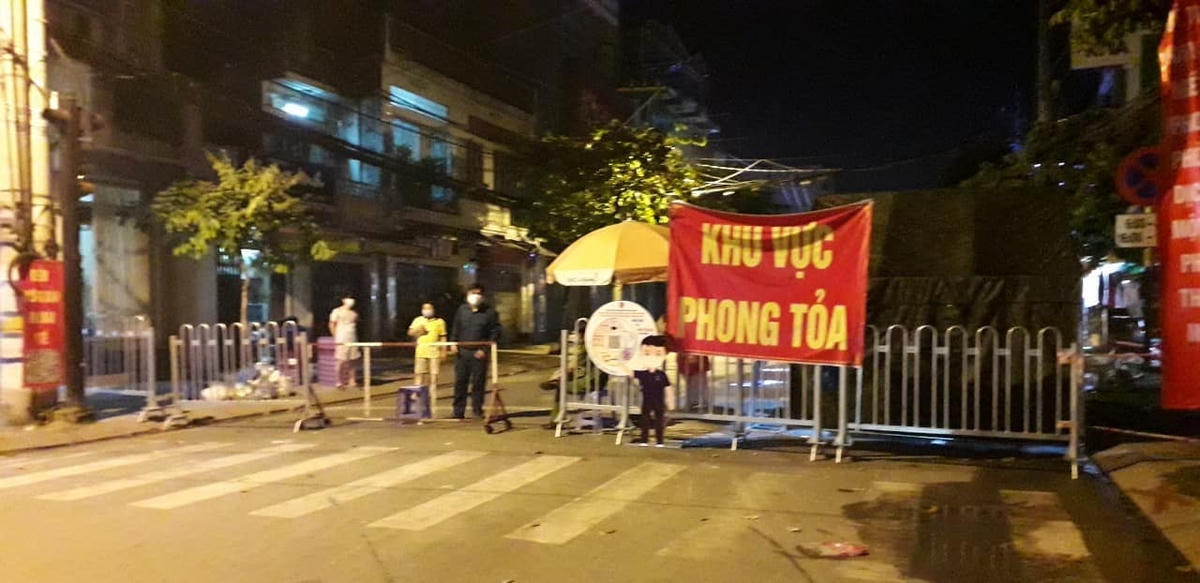 Kiểm tra chặt quy định phòng dịch tại nơi phong tỏa.