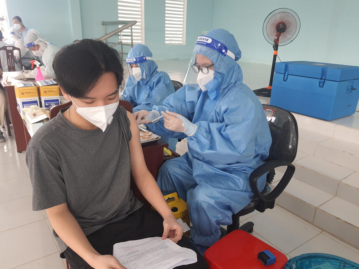 Chủ tịch UBND tỉnh Bạc Liêu Phạm Văn Thiều chỉ đạo đối với công tác tuyển quân, các địa phương phải ưu tiên tiêm vaccine phòng Covid-19 cho đối tượng thanh niên nhập ngũ.