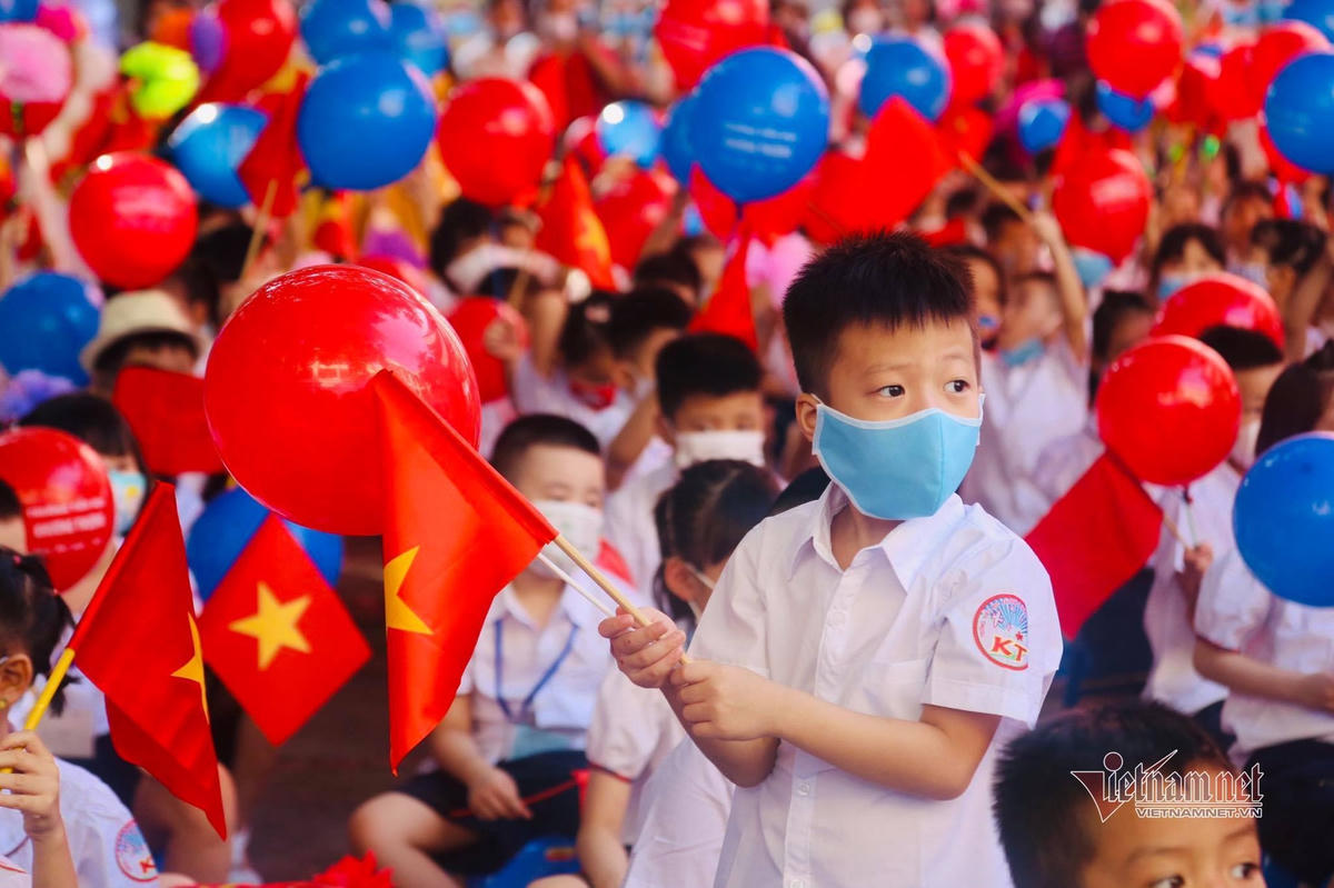 Hàng chục triệu học sinh chuẩn bị bước vào một năm học mới đầy khó khăn. Ảnh minh họa: Thúy Nga.