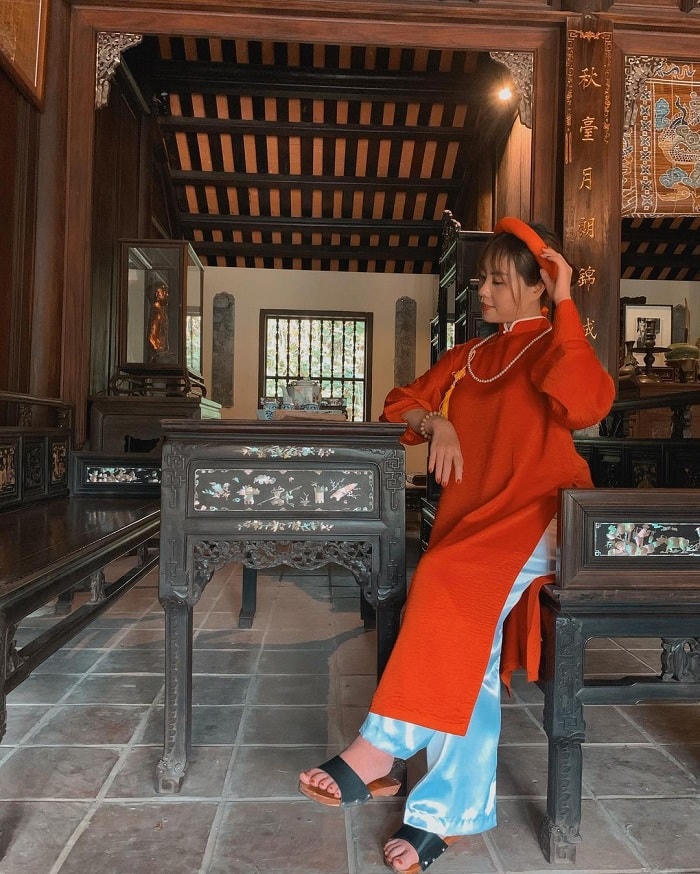 Không gian phòng khách trong ngôi nhà rường.