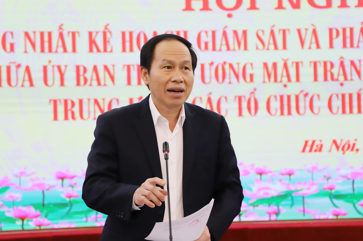 Phó Chủ tịch - Tổng Thư ký Lê Tiến Châu phát biểu tại Hội nghị.