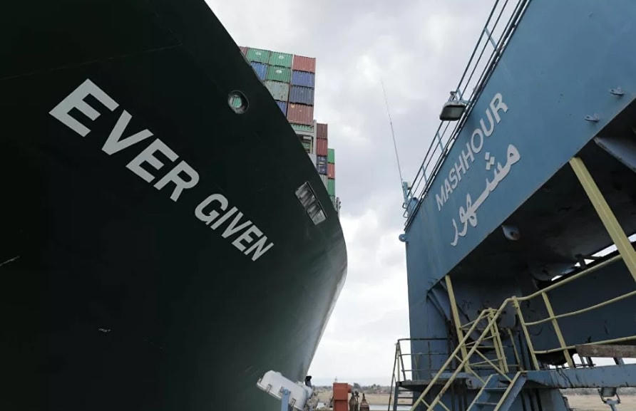 Tàu Ever Given khổng lồ mắc cạn ở kênh đào Suez, Ai Cập.
